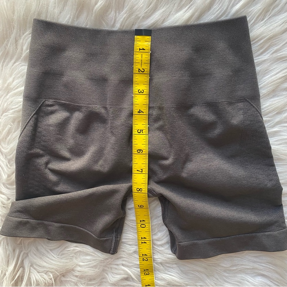 Alphalete Amplify Contour Short 5” Seamless Scrunch Women’s Size Small Pewter - Picture 4 of 12